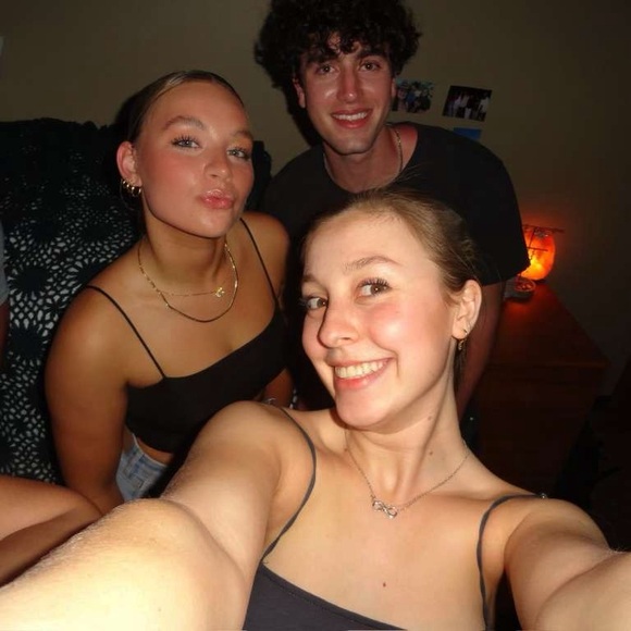 Meet your Posher, Ella - Picture 3 of 4